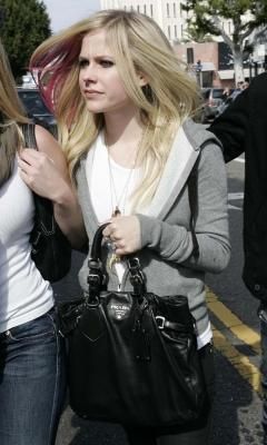 AVRIL LAVIGNE - stefy-princess - ALTE TRUPE/VEDETE/CANTARETI