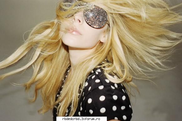 AVRIL LAVIGNE - stefy-princess - ALTE TRUPE/VEDETE/CANTARETI