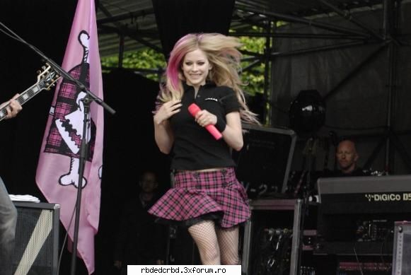 AVRIL LAVIGNE - anahi_dulce - ALTE TRUPE/VEDETE/CANTARETI