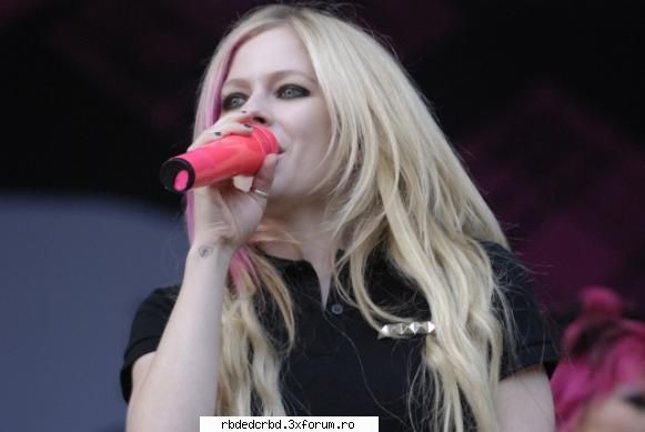 AVRIL LAVIGNE - anahi_dulce - ALTE TRUPE/VEDETE/CANTARETI