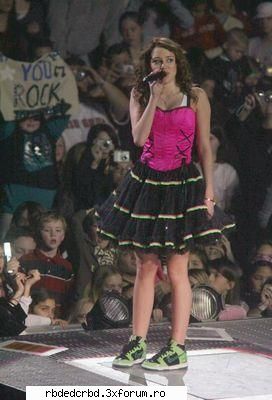 MILEY CIRUS - stefy-princess - ALTE TRUPE/VEDETE/CANTARETI