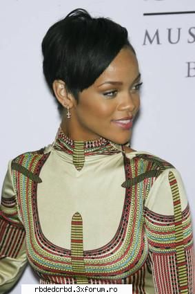 RIHANNA - stefy-princess - ALTE TRUPE/VEDETE/CANTARETI