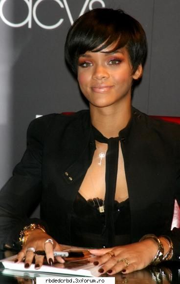 RIHANNA - stefy-princess - ALTE TRUPE/VEDETE/CANTARETI