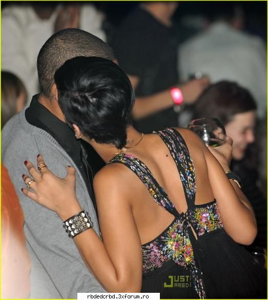 RIHANNA - Rihanna se distreaza de minune! In ultimul - ALTE TRUPE/VEDETE/CANTARETI