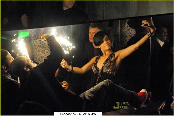 RIHANNA - stefy-princess - ALTE TRUPE/VEDETE/CANTARETI
