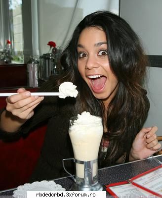 VANESSA HUDGENS - stefy-princess - ALTE TRUPE/VEDETE/CANTARETI