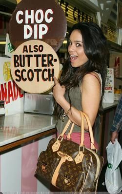 VANESSA HUDGENS - stefy-princess - ALTE TRUPE/VEDETE/CANTARETI