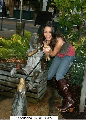 VANESSA HUDGENS - stefy-princess - ALTE TRUPE/VEDETE/CANTARETI