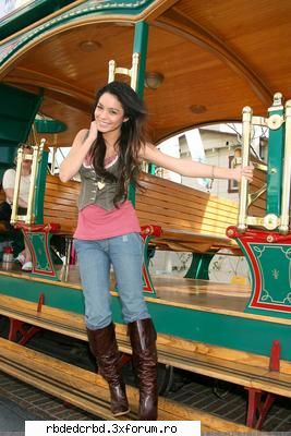 VANESSA HUDGENS - stefy-princess - ALTE TRUPE/VEDETE/CANTARETI