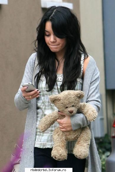 VANESSA HUDGENS - stefy-princess - ALTE TRUPE/VEDETE/CANTARETI