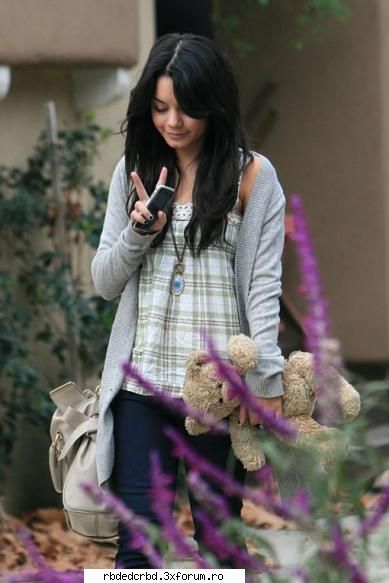 VANESSA HUDGENS - stefy-princess - ALTE TRUPE/VEDETE/CANTARETI