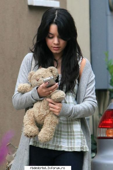 VANESSA HUDGENS - stefy-princess - ALTE TRUPE/VEDETE/CANTARETI