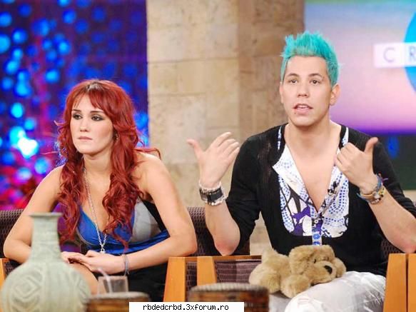 comentarii haioase ptr poze cu rbd. - Cris : A da si cred ca Dul e din nou cu Poncho - CAFENEA